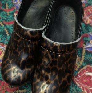 Dankso Nursing Shoes Size 11 narrow fit